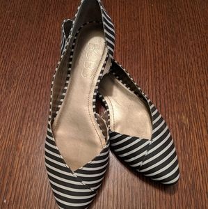 BCBG Paris flats